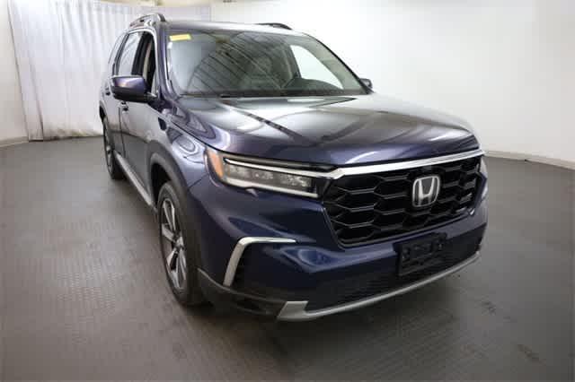 Photo of 2024 Blue Honda Pilot