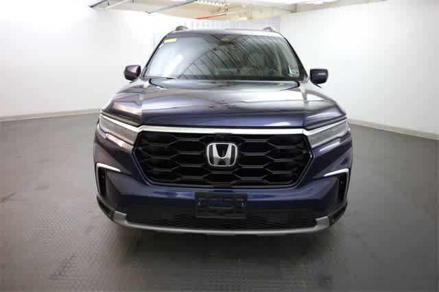 Photo of 2024 Blue Honda Pilot