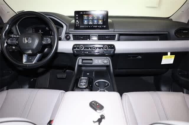 Photo of 2024 Blue Honda Pilot