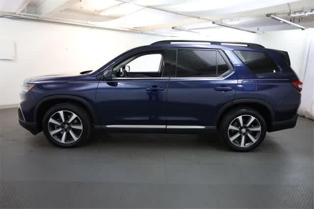 Photo of 2024 Blue Honda Pilot