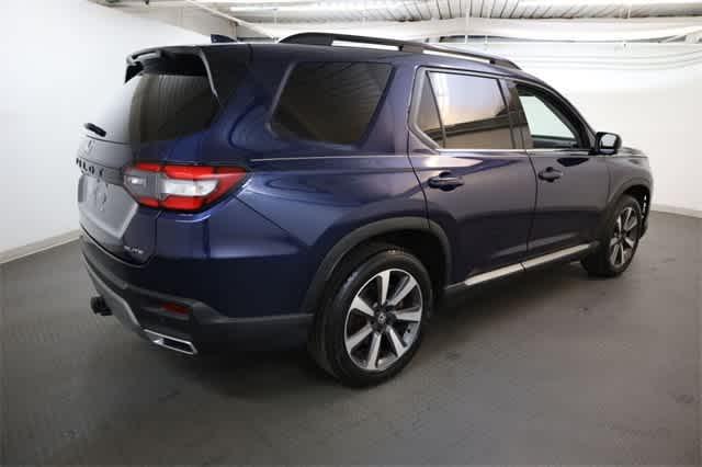 Photo of 2024 Blue Honda Pilot