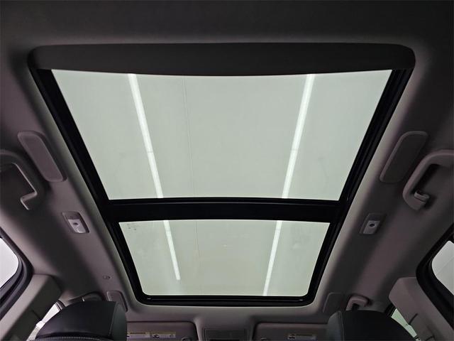 Photo of 2025 Liquid Carbon Metallic Acura MDX