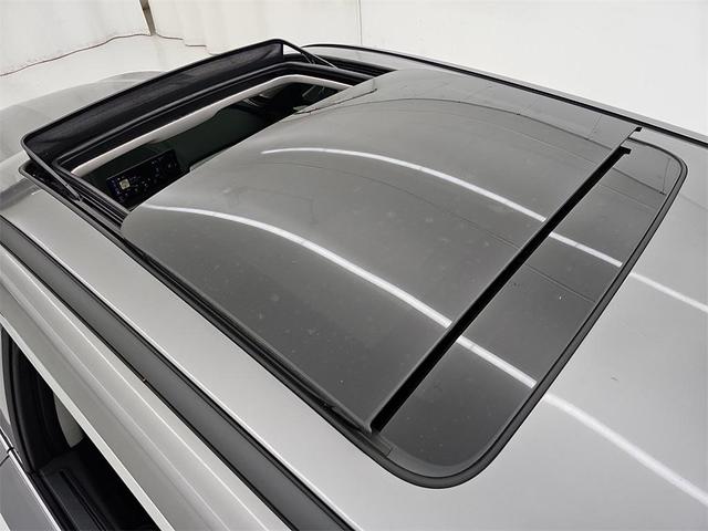 Photo of 2025 Liquid Carbon Metallic Acura MDX