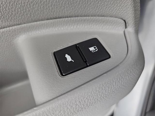 Photo of 2022 Lunar Silver Metallic Honda Pilot