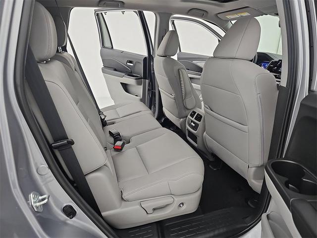 Photo of 2022 Lunar Silver Metallic Honda Pilot