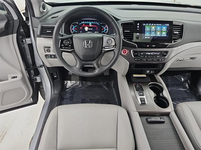Photo of 2022 Lunar Silver Metallic Honda Pilot