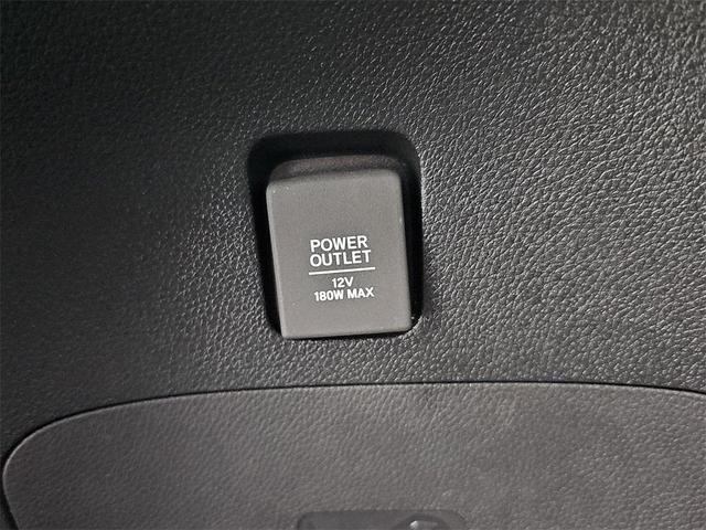 Photo of 2022 Lunar Silver Metallic Honda Pilot