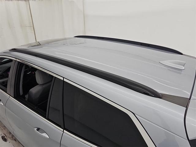 Photo of 2022 Lunar Silver Metallic Honda Pilot