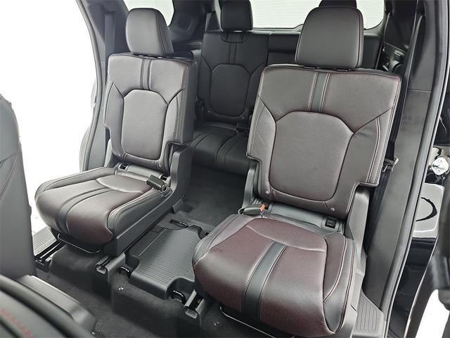 Photo of 2025 Black Honda Pilot