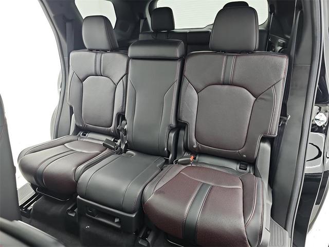 Photo of 2025 Black Honda Pilot