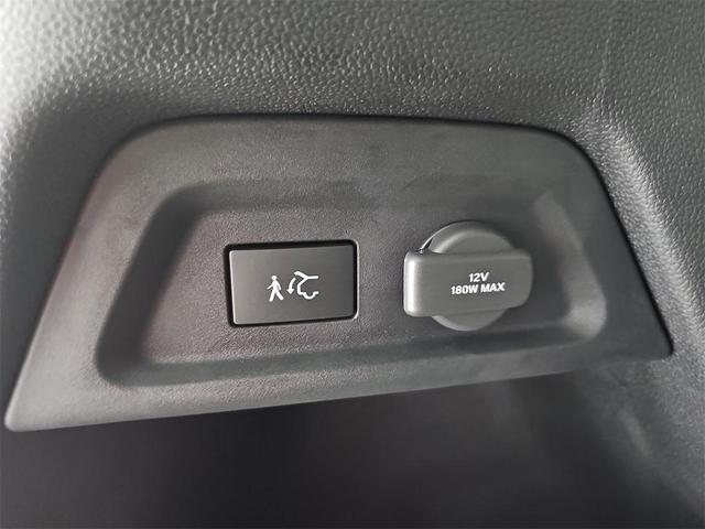 Photo of 2025 Black Honda Pilot