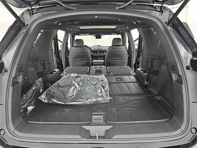 Photo of 2025 Black Honda Pilot