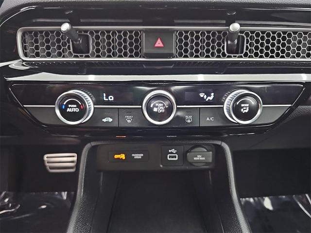 Photo of 2023 Platinum White Pearl Honda Civic