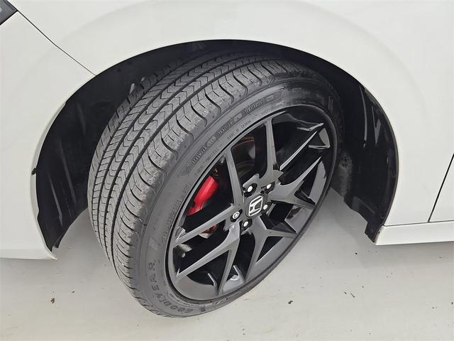 Photo of 2023 Platinum White Pearl Honda Civic