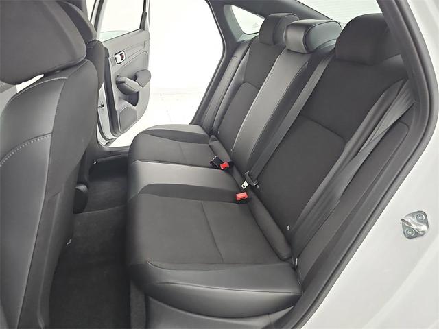 Photo of 2023 Platinum White Pearl Honda Civic