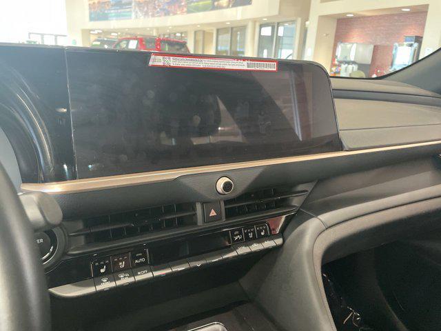 Photo of 2025 Black Toyota Crown Signia