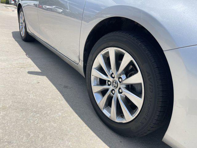Photo of 2016 Celestial Silver Metallic Toyota Camry Hybrid