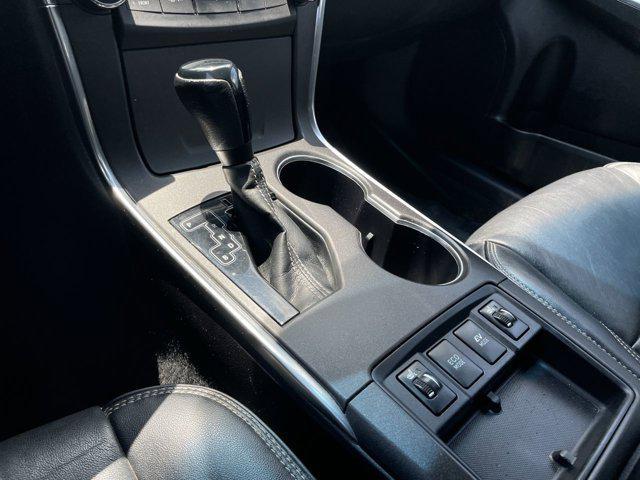 Photo of 2016 Celestial Silver Metallic Toyota Camry Hybrid