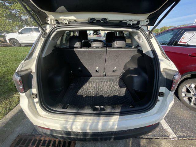 Photo of 2021 White Clearcoat Jeep Compass
