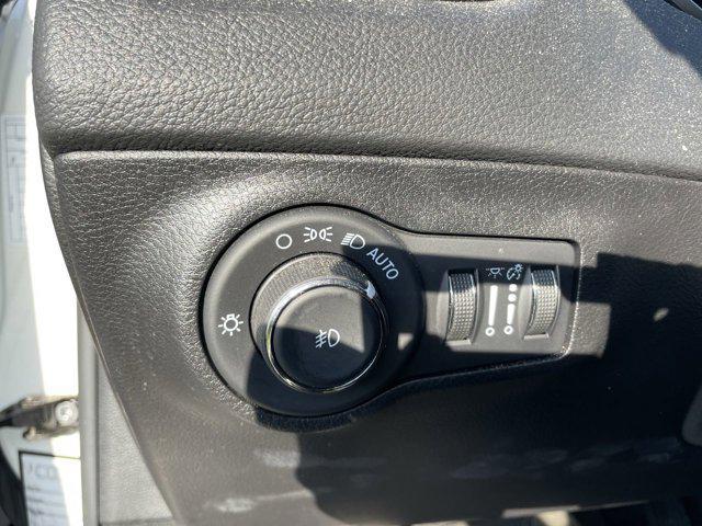 Photo of 2021 White Clearcoat Jeep Compass