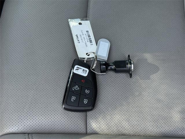 Photo of 2024 Summit White GMC Sierra 1500