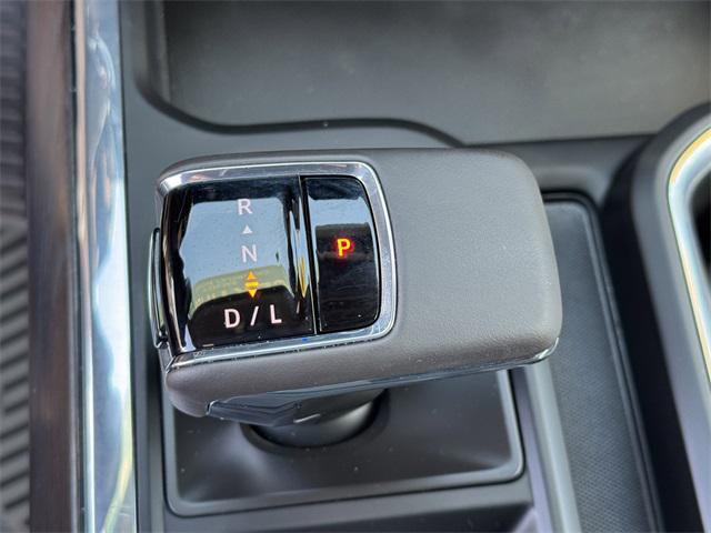 Photo of 2024 Summit White GMC Sierra 1500