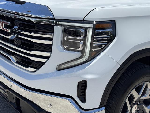 Photo of 2024 Summit White GMC Sierra 1500