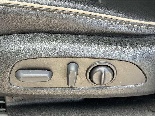 Photo of 2023 Mosaic Black Metallic Chevrolet Traverse