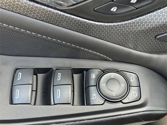 Photo of 2023 Mosaic Black Metallic Chevrolet Traverse