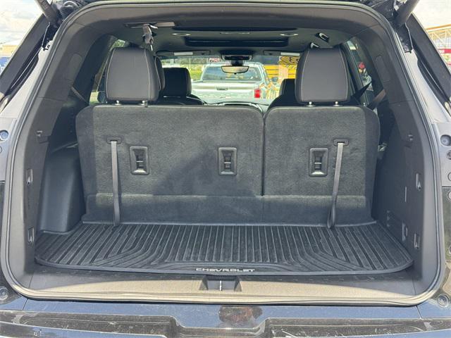 Photo of 2023 Mosaic Black Metallic Chevrolet Traverse