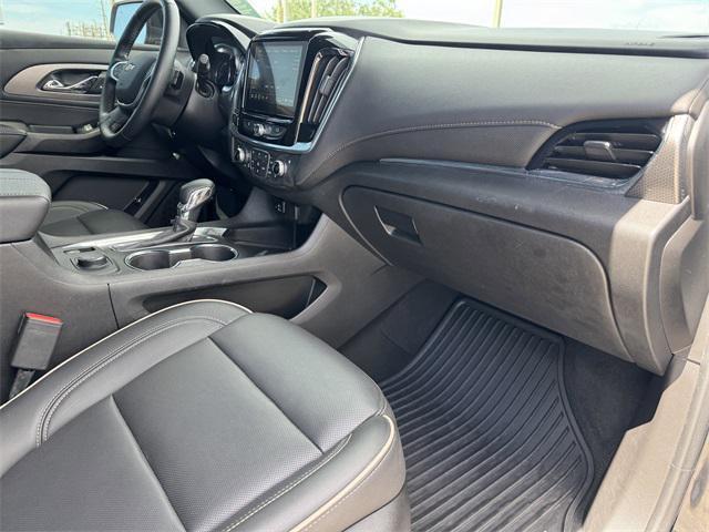 Photo of 2023 Mosaic Black Metallic Chevrolet Traverse