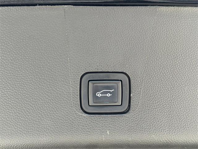 Photo of 2023 Mosaic Black Metallic Chevrolet Traverse