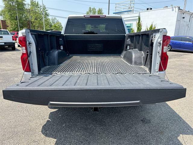 Photo of 2020 Silver Ice Metallic Chevrolet Silverado 1500