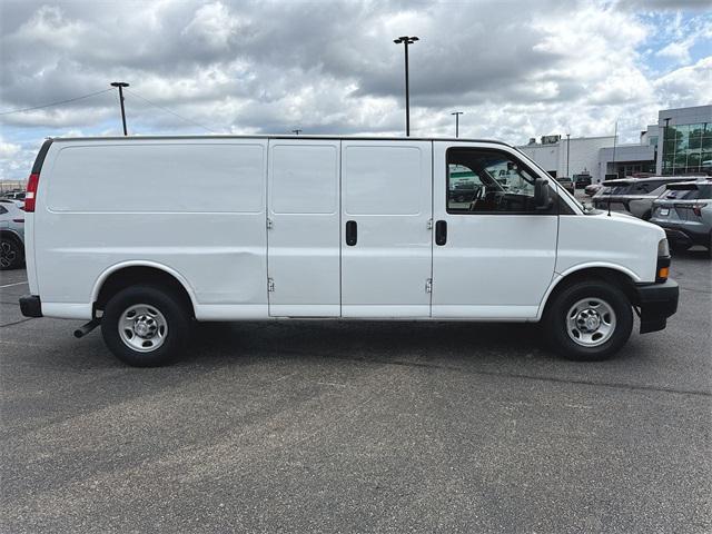 Photo of 2019 Summit White Chevrolet Express 3500