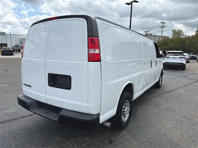 Photo of 2019 Summit White Chevrolet Express 3500
