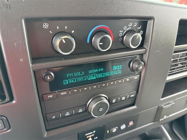 Photo of 2019 Summit White Chevrolet Express 3500