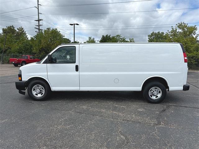 Photo of 2019 Summit White Chevrolet Express 3500