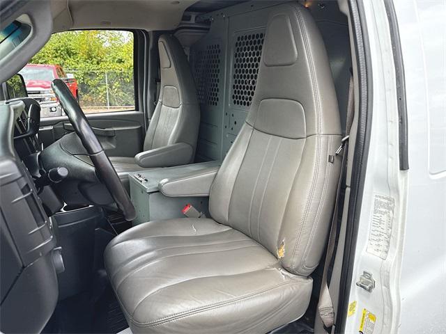 Photo of 2019 Summit White Chevrolet Express 3500