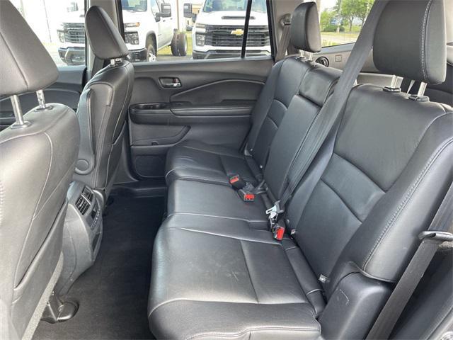Photo of 2017 Modern Steel Metallic Honda Pilot