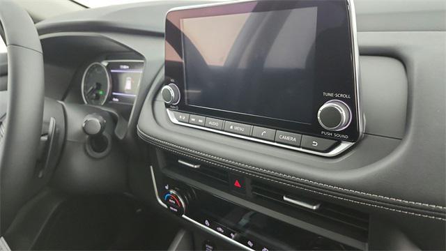 Photo of 2025 Super Black Nissan Rogue