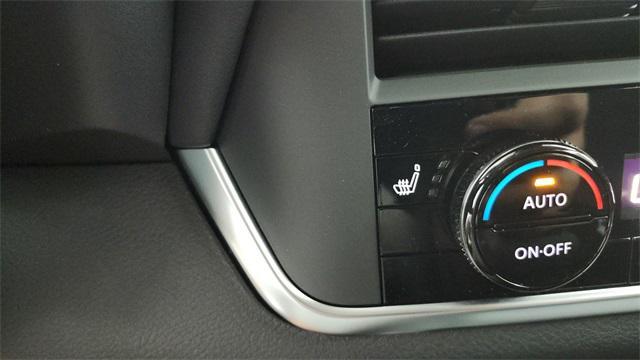 Photo of 2025 Super Black Nissan Rogue