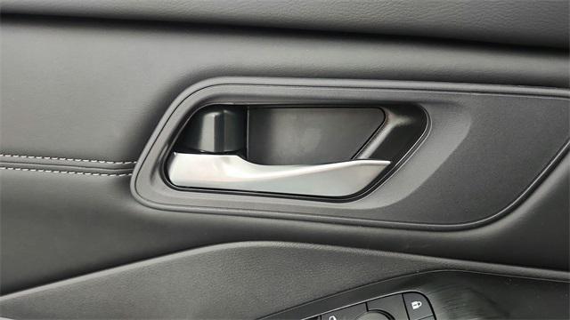 Photo of 2025 Super Black Nissan Rogue
