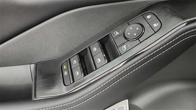 Photo of 2025 Super Black Nissan Rogue