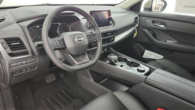 Photo of 2025 Super Black Nissan Rogue