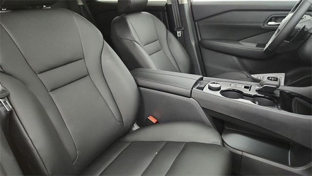 Photo of 2025 Super Black Nissan Rogue