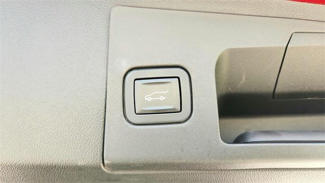 Photo of 2019 Red Horizon Tintcoat Cadillac XT5