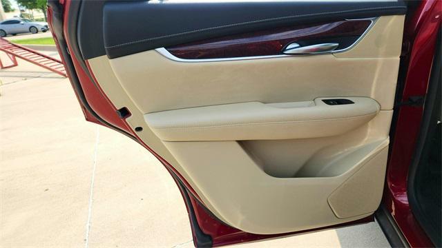 Photo of 2019 Red Horizon Tintcoat Cadillac XT5