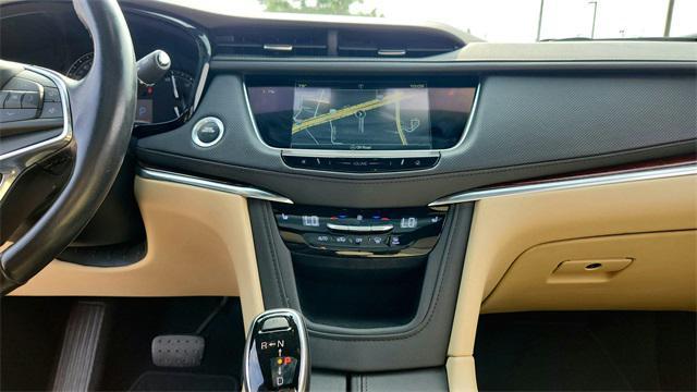 Photo of 2019 Red Horizon Tintcoat Cadillac XT5