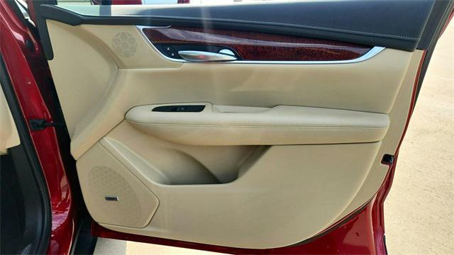 Photo of 2019 Red Horizon Tintcoat Cadillac XT5