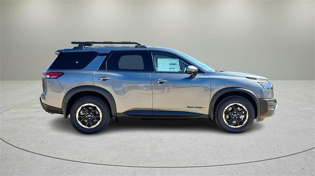 Photo of 2024 Solid Gray/Super Black Nissan Pathfinder